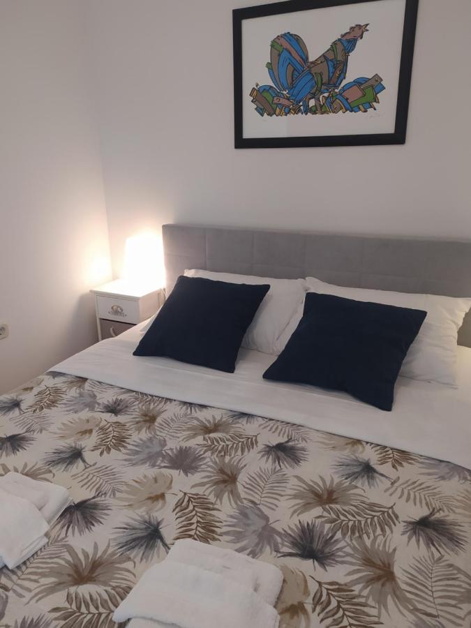 Apartment & Rooms Poppy Rose Zadar Exterior photo