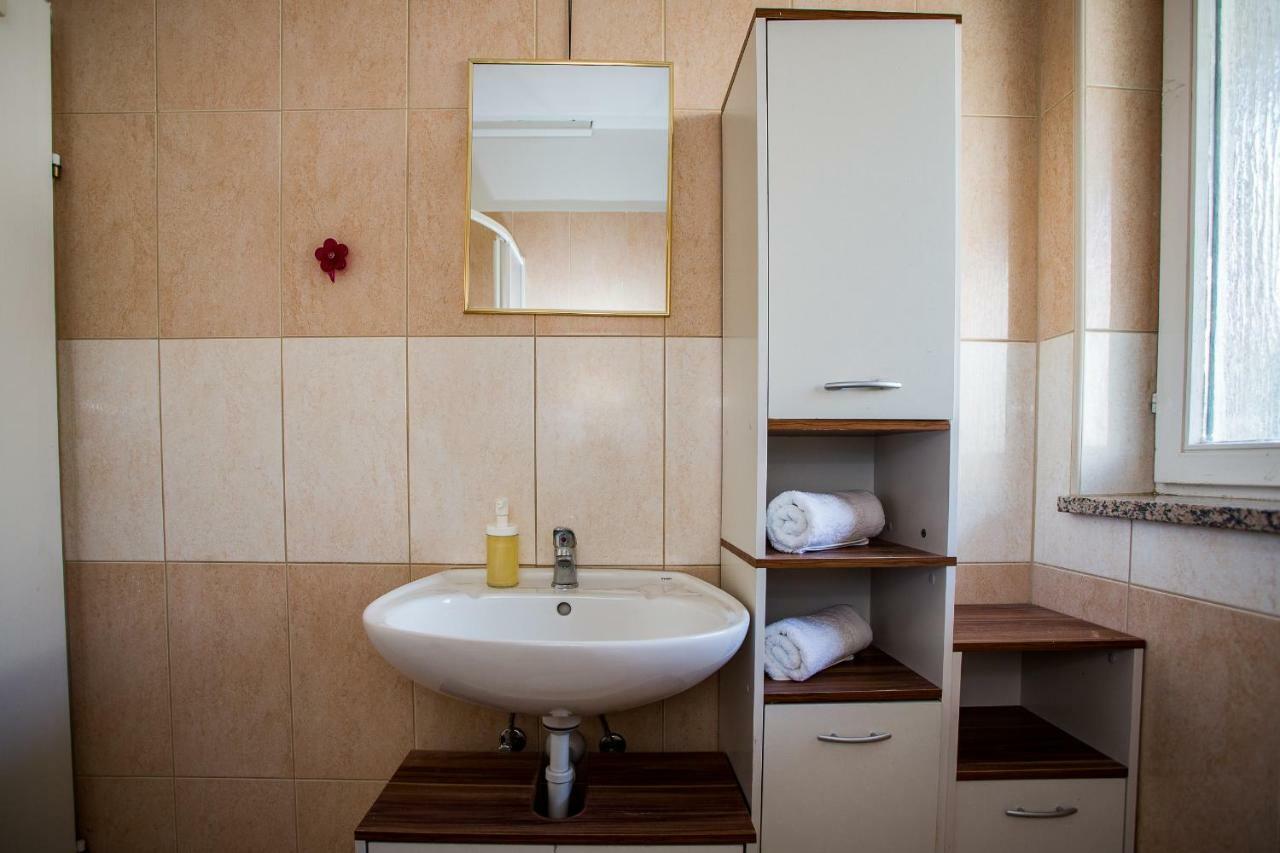 Apartment & Rooms Poppy Rose Zadar Exterior photo